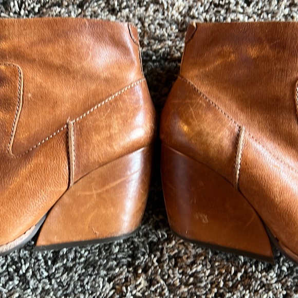 Boots - Picture 4 of 6